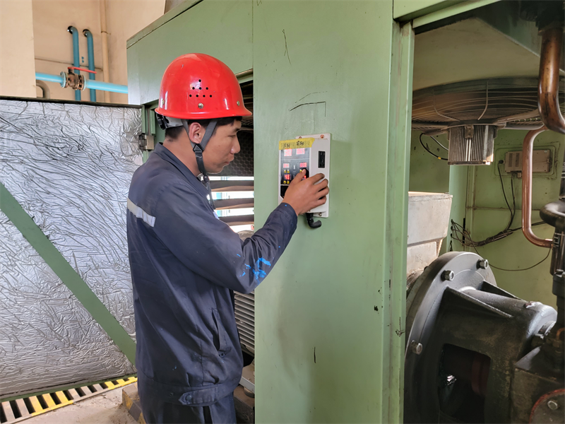 神木分公司水煤浆厂的“硬汉”2.png 神木分公司水煤浆厂的“硬汉”2.png